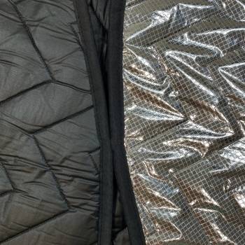 Preview: Thermomattenset 3-tlg. Fahrerhaus VW Crafter ab 2017 Magnetbefestigung Preview: Detail Thermomatten innen schwarz / außen silber