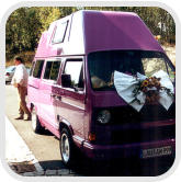 lila VW Bus T3 als Brautauto