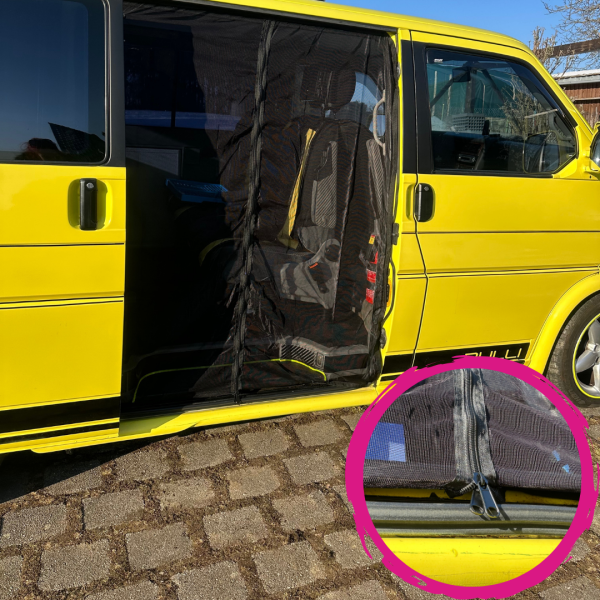 Gelber VW T4 mit Lila Bus Shop Insektenschutzgitter an der Schiebetür