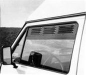 Musterbild T3 Lüftungsgitter Fahrerhaus in einem weißen VW Bus