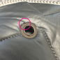 Preview: Detailansicht vom kleinen Loch im Stof