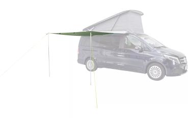 Outwell Hillcrest Tarp Sonnensegel in Grün, direkt am Fahrzeug montiert und nach vorn abgespannt als Schattenschutz nutzbar.