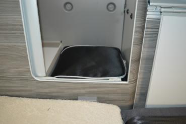 Kleiderschranktasche S mit geöffnetem Reißverschluss
