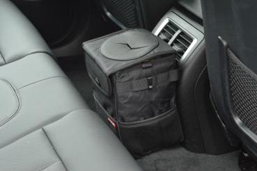 Auto-Mülleimer im Auto montiert