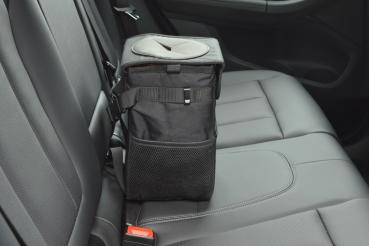 Auto-Mülleimer im Auto montiert