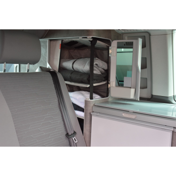 Aufbewahrungstasche in eingebautem Zustand von weiterer Entfernung