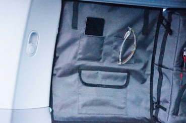 Montierte Packtaschen im Fahrzeug