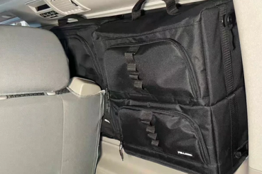 Montierte Packtaschen im Fahrzeug