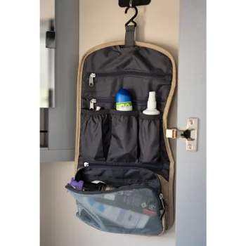 Preview: Washbag Kulturbeutel faltbar beige in der Hand