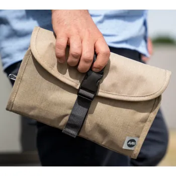 Preview: Washbag Kulturbeutel faltbar beige aufgeklapt mit Inhalt