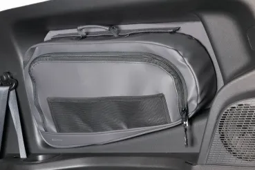 Preview: VanEquip Fensterpacktasche im Fahrzeug montiert mit geöffneter Tasche