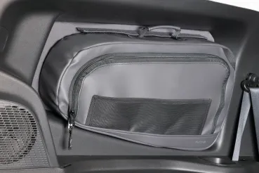 Preview: VanEquip Fensterpacktasche im Fahrzeug montiert mit geöffneter Tasche