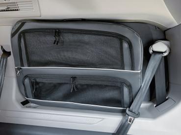 montierte Fensterpacktasche in anthrazit an einem VW T7