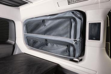 montierte Fensterpacktasche in anthrazit an einem VW T7