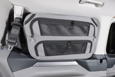 Montierte Packtaschen im Fahrzeug hellgrau