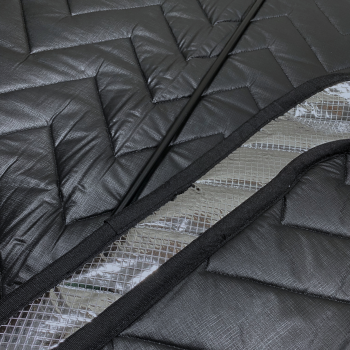 Thermomatte Frontscheibe mit schwarzer Innenseite und Stäbe zur stabilisierung