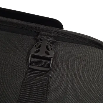 Detailansicht Klipper um die Tasche mit de rRückwand zu verbinden