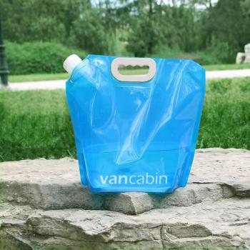 faltbarer Kanister in blau für das Abwasser