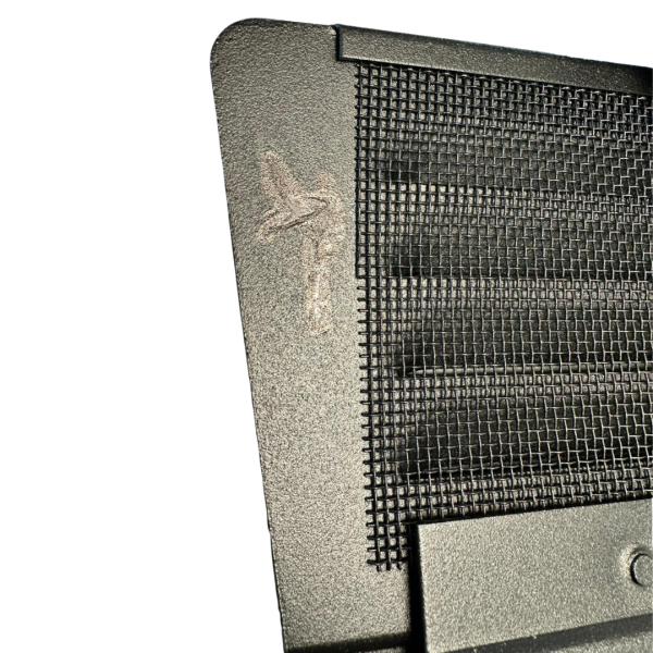 Detailansicht von der Nachlackierung am Lüftungsgitter