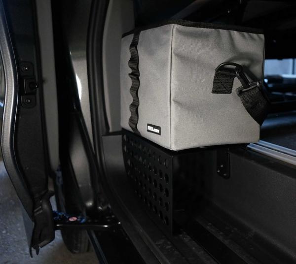 Stuva - das Trittstufenregal für den Ford Tourneo Custom V710 / VW neuer Transporter Beifahrerseite