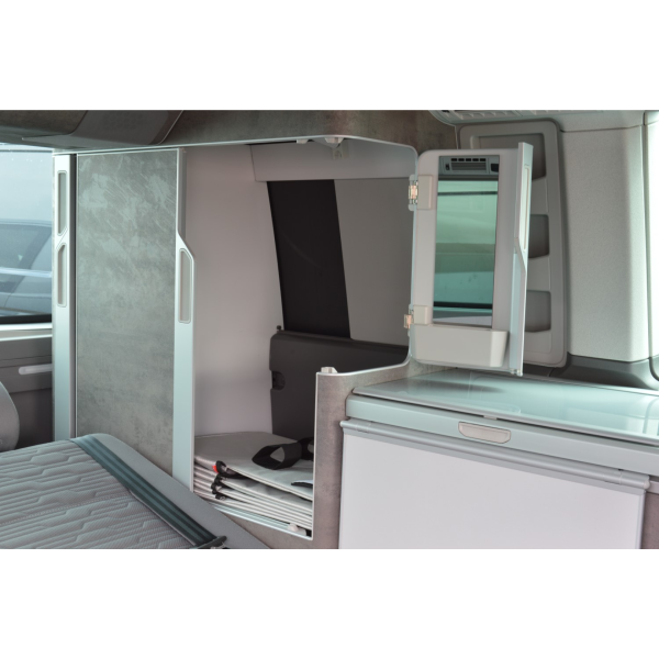 Aufbewahrungstasche in eingebautem Zustand ohne Böden