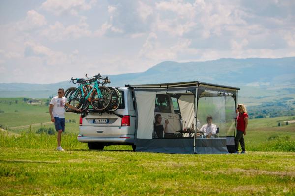 Markise Fiamma F40van am Fahrzeug montiert