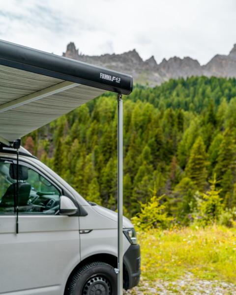 Fiamma F43 montiert an Fahrzeug