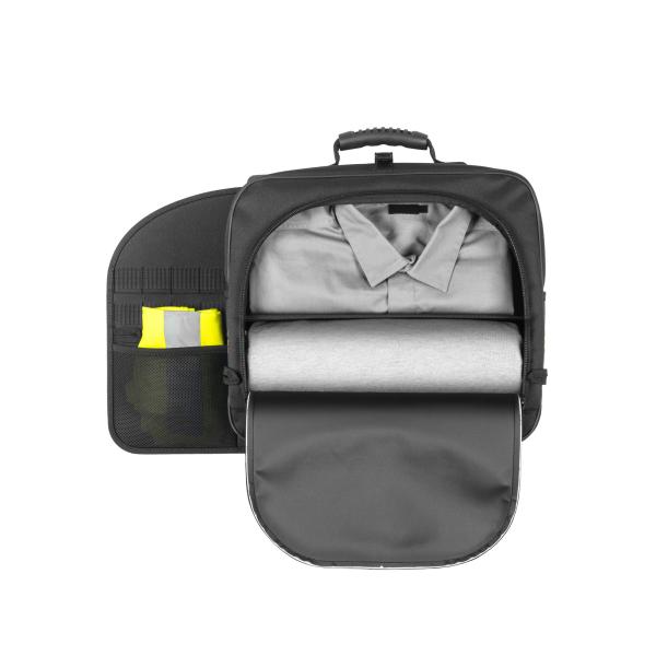 Geöffnete Packtaschen inkl. Inhalt als Veranschaulichung