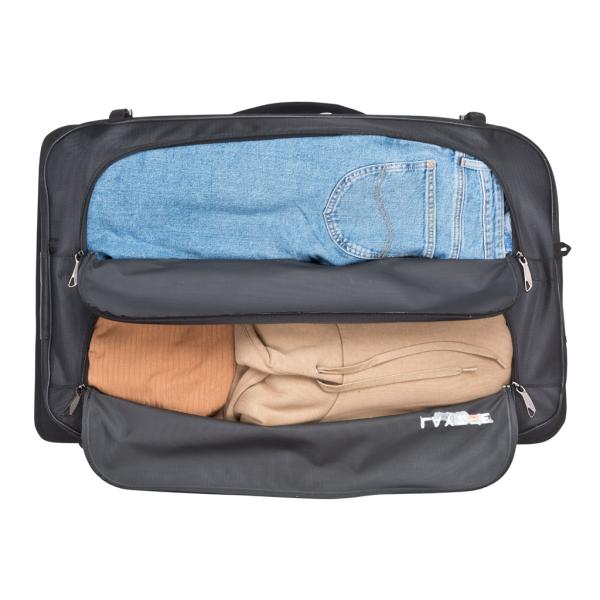 Geöffnete Packtaschen inkl. Inhalt als Veranschaulichung