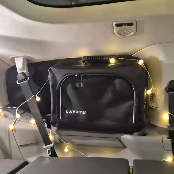 Montierte Packtaschen im Fahrzeug