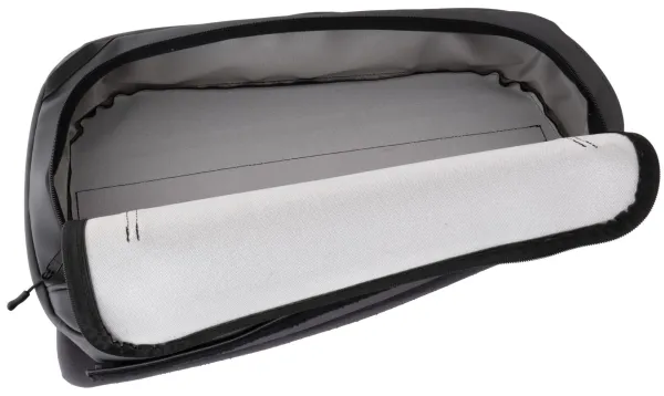 VanEquip Fensterpacktasche im Fahrzeug montiert mit geöffneter Tasche