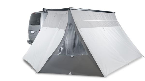 graues Eckteil als Erweiterung für eine Dachmarkise