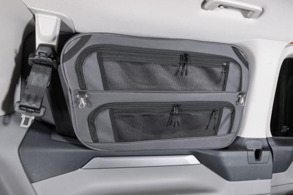 Montierte Packtaschen im Fahrzeug anthrazit