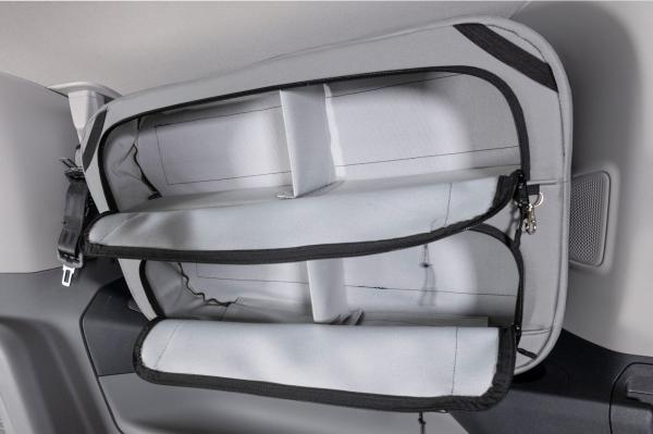 Montierte Packtaschen im Fahrzeug hellgrau