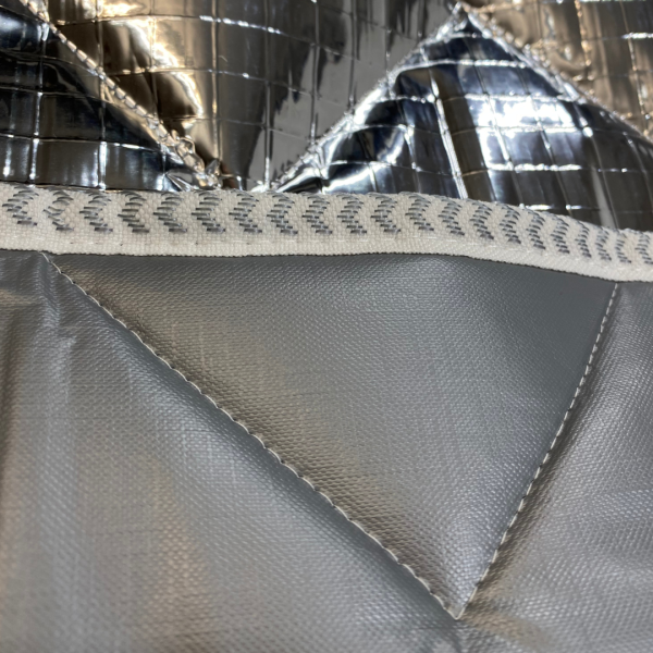 Detail Thermomatten innen grau / außen silber