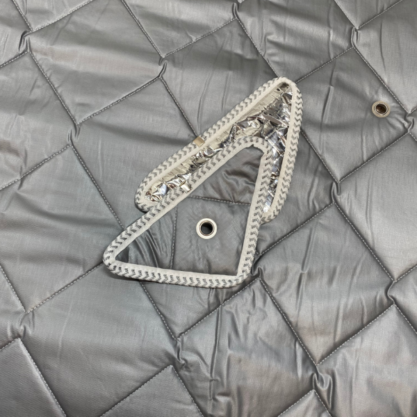 Thermomatte Vito Fahrerhaus Detailbild der kleinen Dreiecksfenster