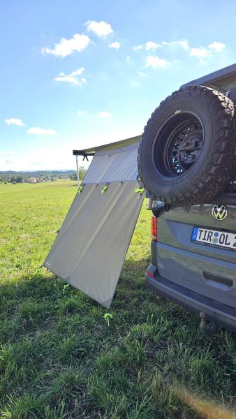 montiertes Seitenteil rechts an einer Markise
