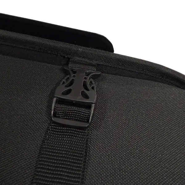Detailansicht Klipper um die Tasche mit de rRückwand zu verbinden