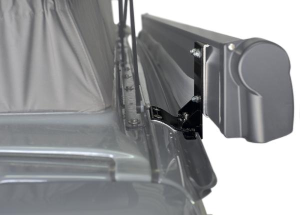 montierter Thule Adapter an einem VW Bus